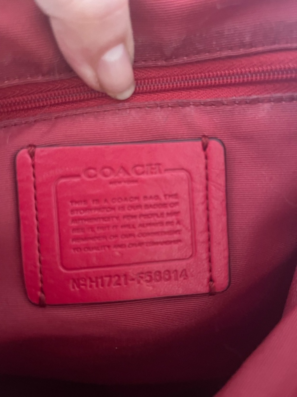 Large Red New York COACH Backpack - Picture 4 of 12